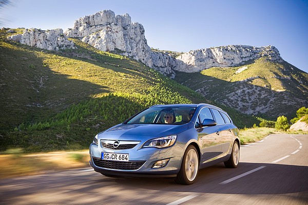 Der neue Opel Astra J - Limousine oder Sports Tourer - die Qual